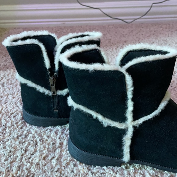 Black with white ruffle UGG booties - Picture 3 of 3